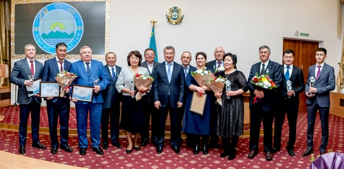 «شىعىس قازاقستان وبلىسىنىڭ قۇرمەتتى ازاماتى» اتاعىن بيىل كىمدەر يەلەندى؟