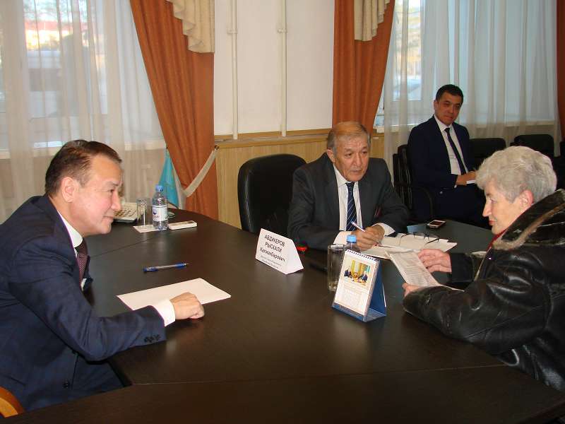 سەناتور ر.ابدىكەروۆ قاراعاندىدا ازاماتتاردى قابىلدادى