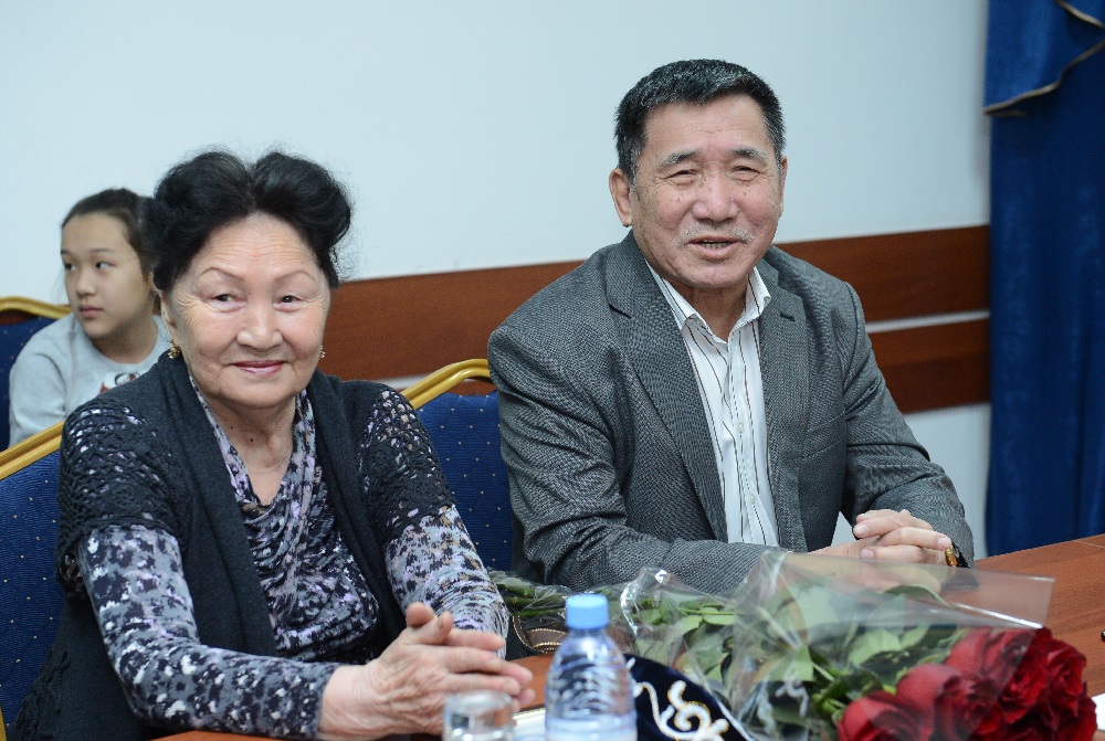 «ەگەمەن قازاقستان» ۇجىمى ەرجۇمان سمايىلدى 70 جاسقا تولۋىمەن قۇتتىقتادى