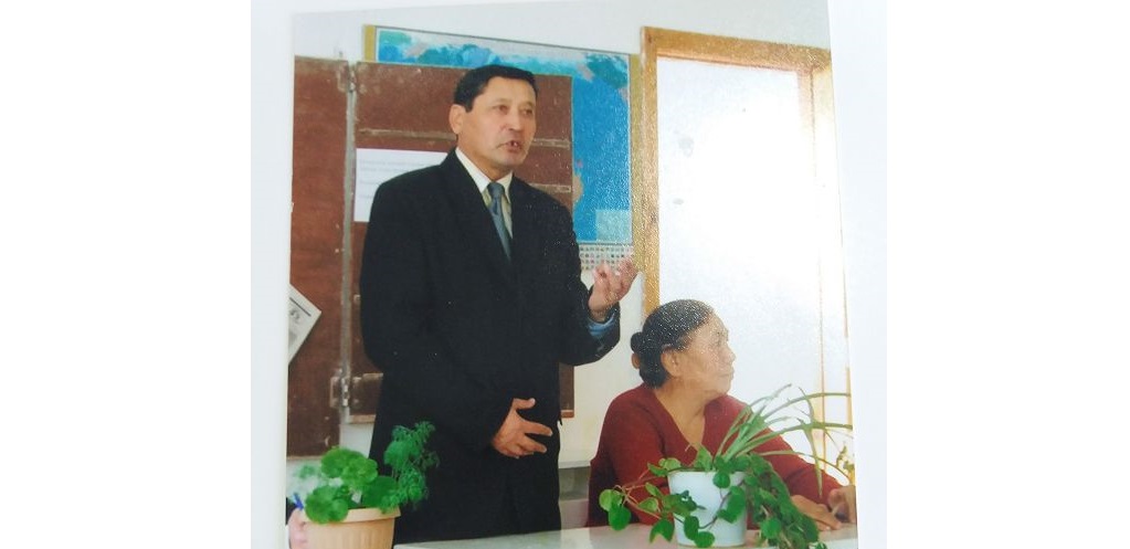 قازاق مەكتەبىنىڭ اشىلۋىنا سەبەپكەر بولعان تويكەن سۇتەمگەنوۆ