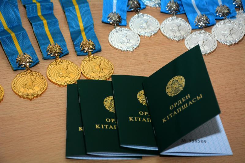 ەكى دۇركىن باتىر انالارعا – ەسەلى قامقورلىق