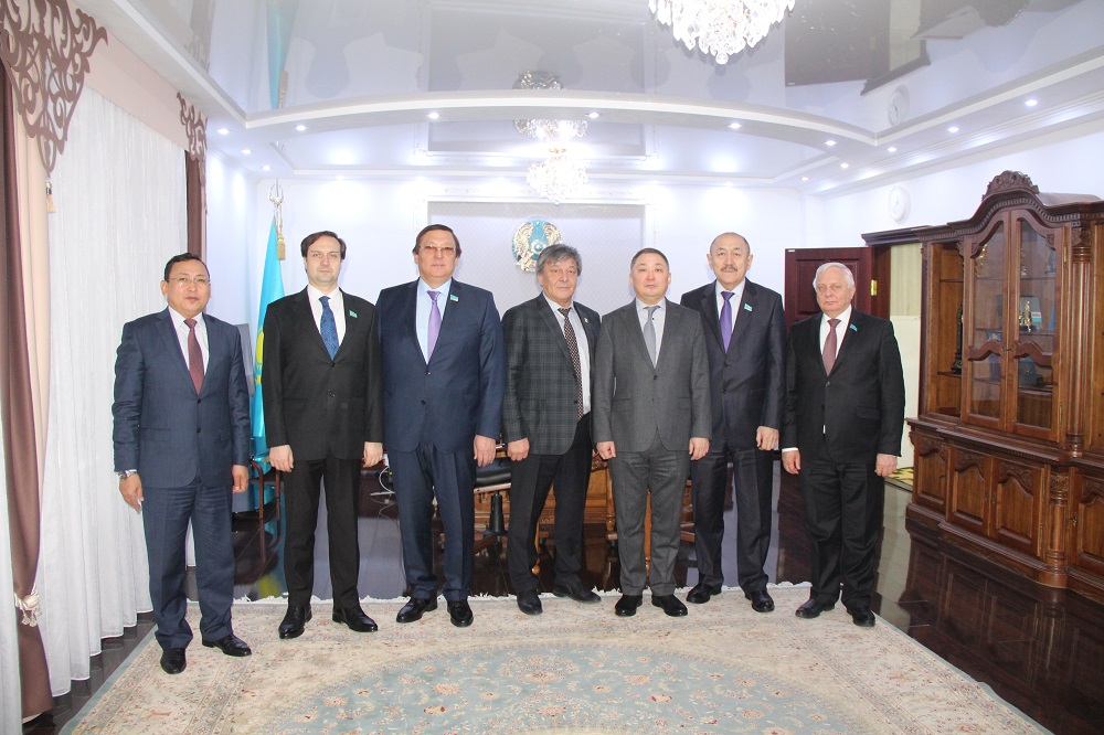 سەناتورلار پاۆلودارداعى قۇقىق قورعاۋ ورگاندارىنىڭ وكىلدەرىمەن كەزدەستى