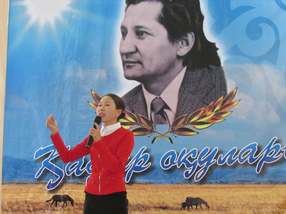 باتىس قازاقستاندا ۇستازدار اقىن جىرىن جاتقا وقىدى 