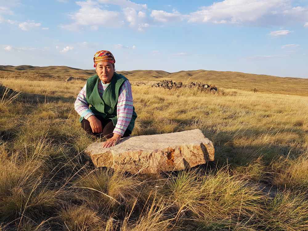 ماديان كوتەرگەن تاس جايىندا نە بىلەمىز؟