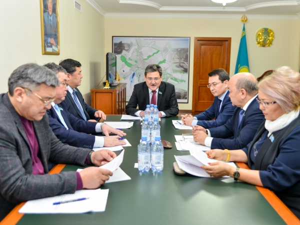 سەنات دەپۋتاتى: سالىق بيزنەستى دامىتۋعا ىنتالاندىرۋى ءتيىس