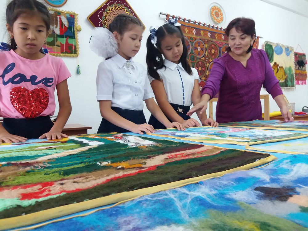 پاۆلوداردا ۇلتتىق ونەردى  ۇلىقتاعان "سىرماق" ۇيىرمەسى جۇمىس ىستەيدى