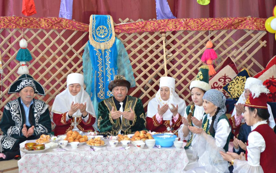 اقساقالسىز اۋىلدى تەرىس اعىم بيلەيدى