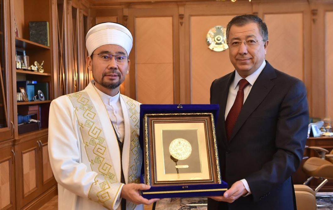 وقو اكىمى باس مۇفتيمەن كەزدەستى