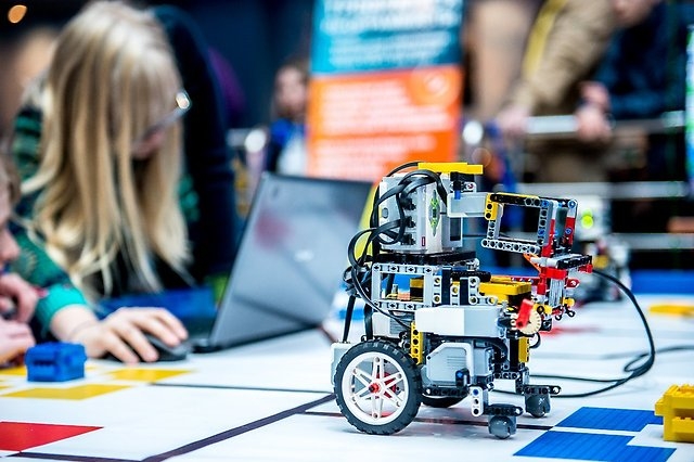 قاراعاندى وبلىسىنىڭ بارلىق مەكتەپتەرى روبوتوتەحنيكا زەرتحانالارىمەن قامتاماسىز ەتىلەدى