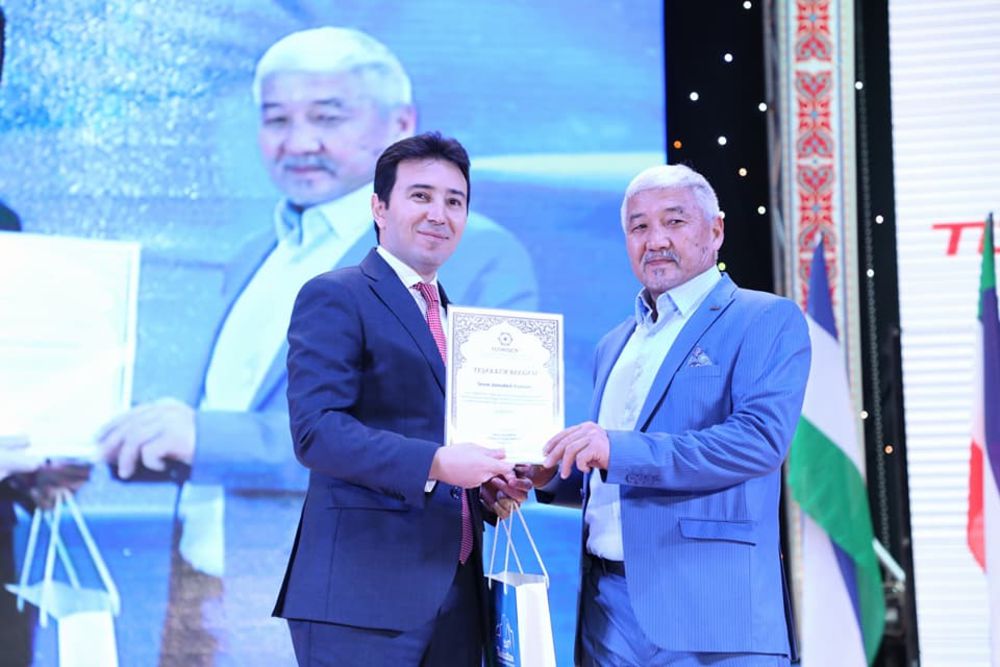 قالتورە جۇماقۇلوۆ: ساحنا بەزەندىرۋدىڭ ماقساتى – قويىلىمنىڭ كوركەمدىك بەينەسىن اشۋ