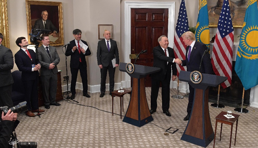 امەريكالىق ساراپشىلار ەلباسى ساپارىن جوعارى باعالادى