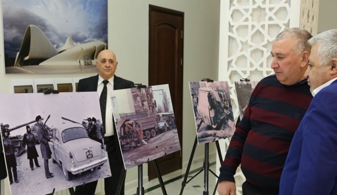 ازەربايجان ەلشىلىگىندە 1990 جىلى باكۋدەگى قاندى وقيعاعا ارنالعان كورمە ءوتتى