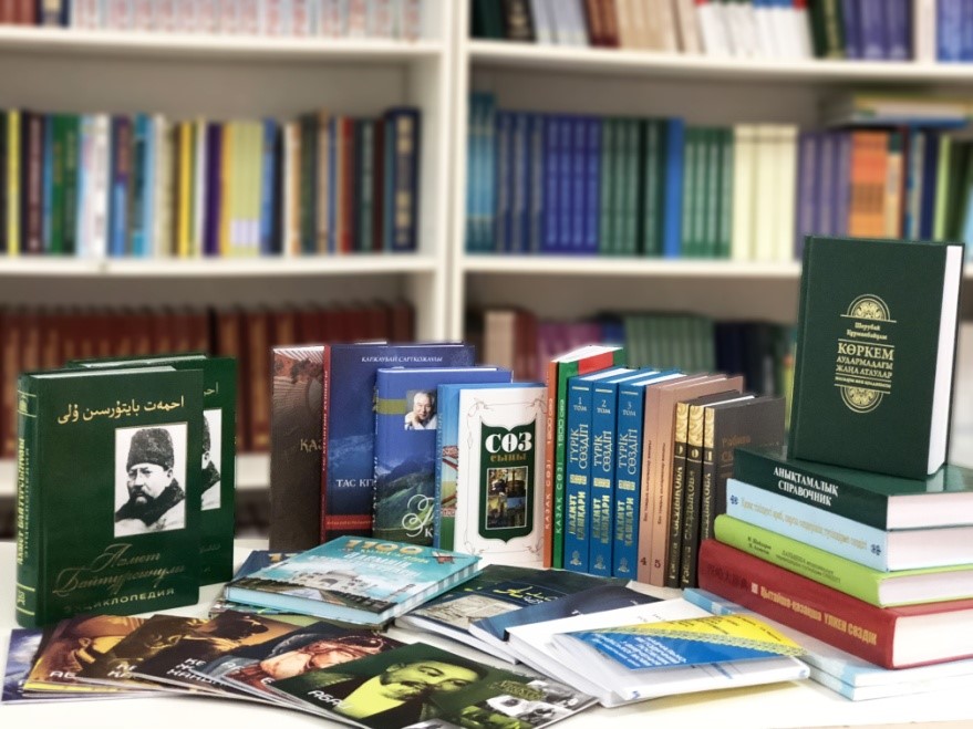 استانادا «ەلبا­سى جولداۋى: جاڭا جاھان­دىق كەزەڭدەگى قازاق ءتىلى» اتتى دوڭگەلەك ۇستەل ءوتتى
