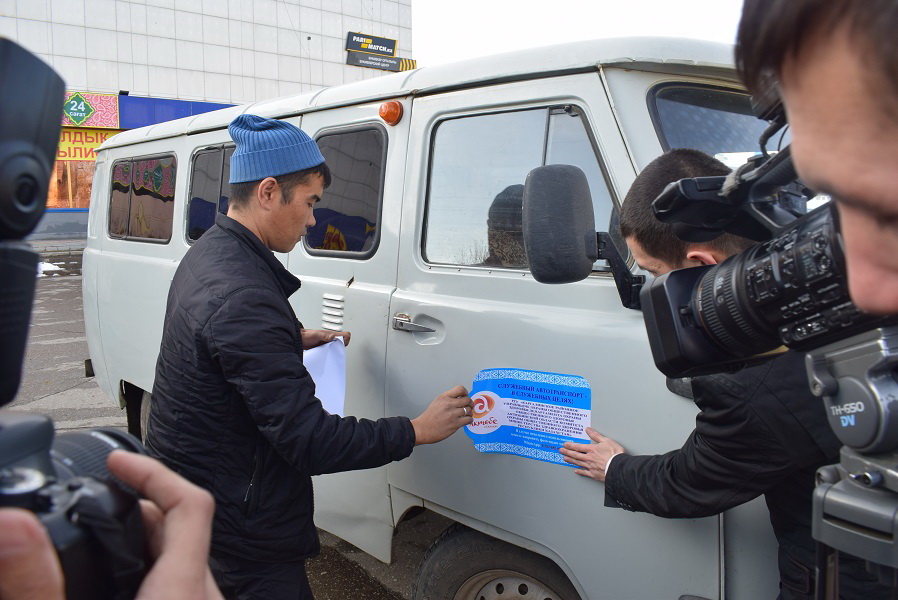 قىزمەت كولىگىن جەكەمەنشىگىندەي كورەدى