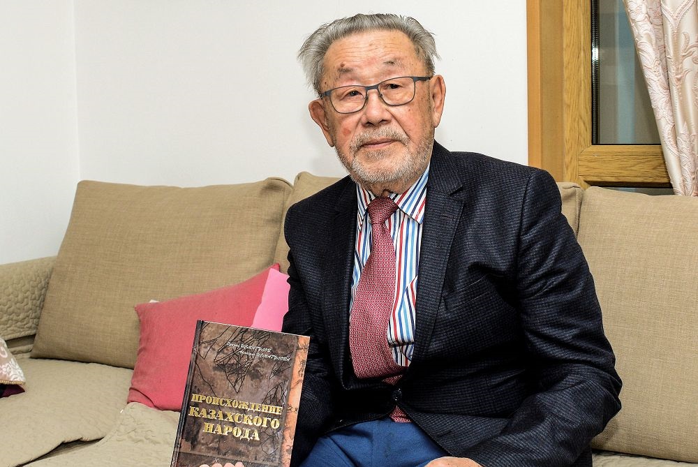 ورازاق سماعۇلوۆ: قازاق – جاراتىلىسى ەرەكشە حالىق