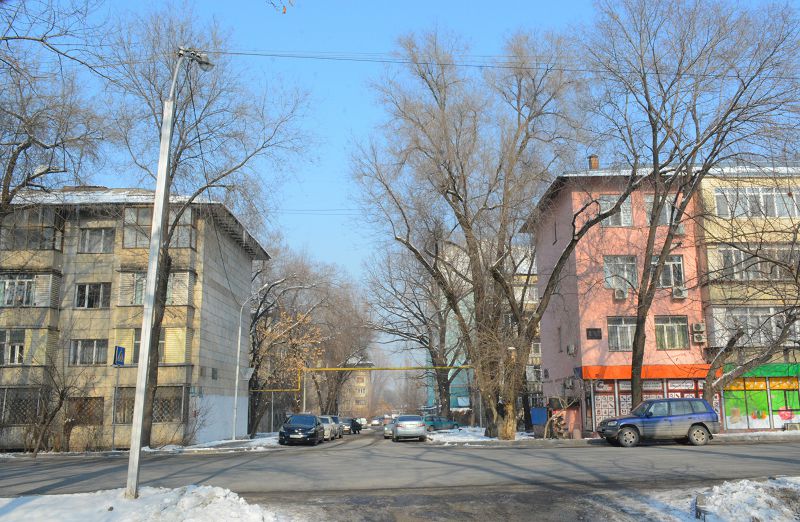 اتاقتى «اق ءۇي» مەن سىرعا تولى «سارى ءۇي»
