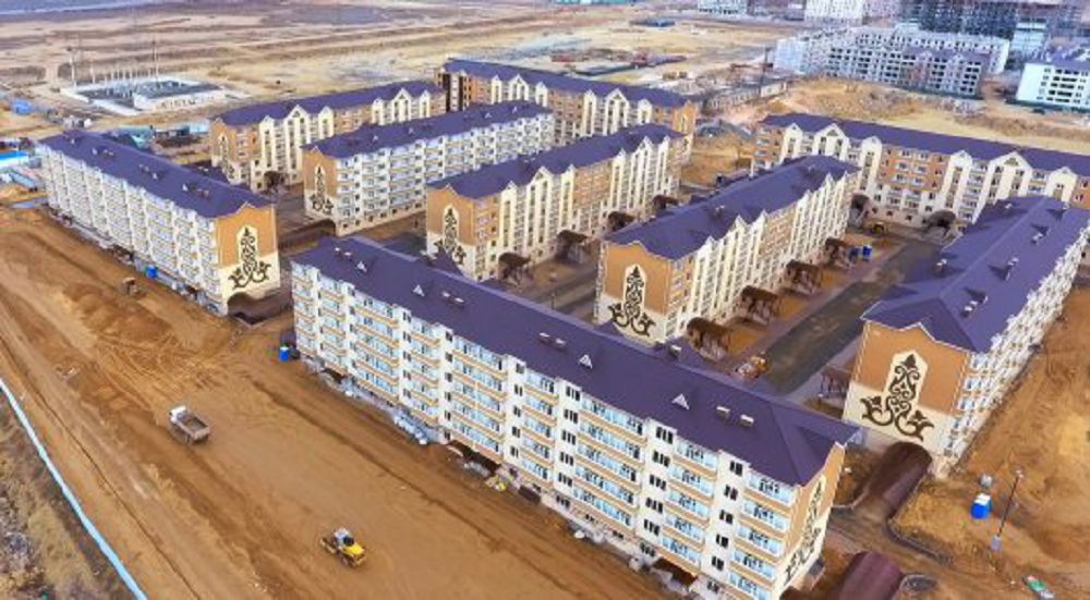 «نۇرلى جەر» باعدارلاماسى بويىنشا اقتاۋدا اسەم ۇيلەر بوي كوتەردى