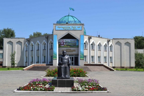 ادەبيەتتىڭ اڭگىمەسى: شاكارىمتانۋ تاعىلىمى