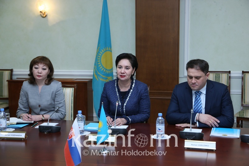 گۇلشارا ابدىقالىقوۆا سلوۆاكيانىڭ قازاقستانداعى ەلشىسى پەتەر يۋزامەن كەزدەستى