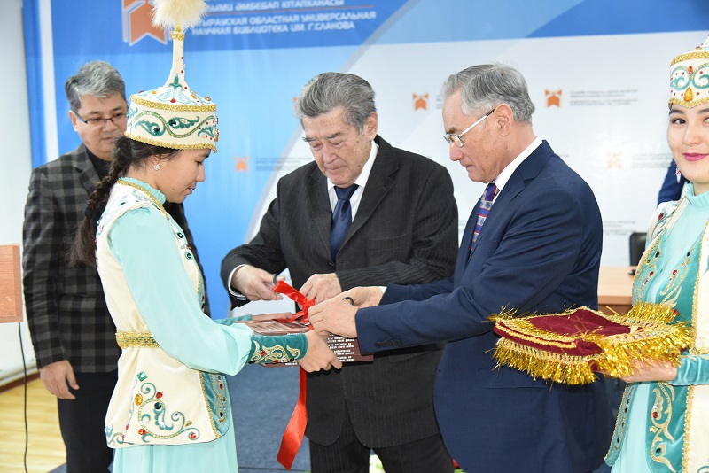 اتىراۋدا ايرىقشا كىتاپ-البوم جارىق كوردى