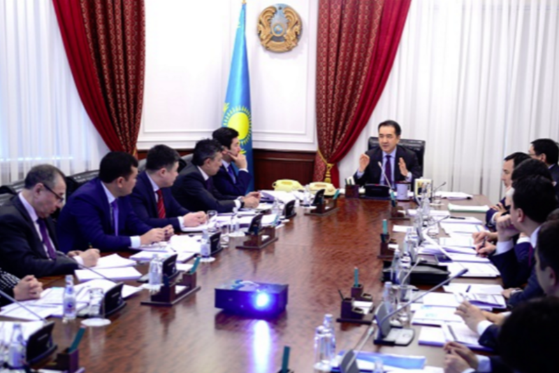 باقىتجان ساعىنتاەۆ ەكونوميكا ماسەلەلەرى جونىندەگى ساراپتاما كەڭەسىنىڭ وتىرىسىن وتكىزدى