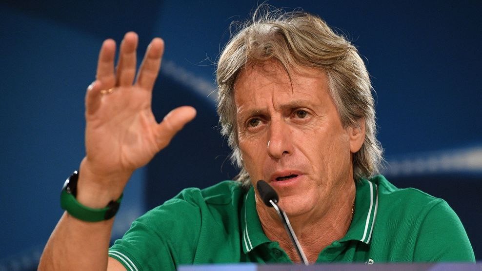 «سپورتينگ» كومانداسىنىڭ باس باپكەرى: جاساندى الاڭدا ويناۋعا قارسىمىن, الايدا استانا اۋا-رايى ويىمدى وزگەرتتى