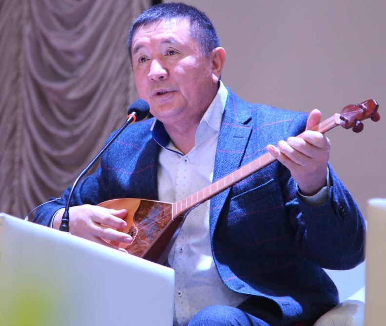 بەكجان تۇرىس: «ومىرگە دە, ونەرگە دە پايىم مەن زەردە كەرەك»