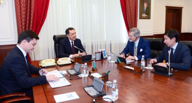 باقىتجان ساعىنتاەۆ حالىقارالىق ساراپشى گيۋنتەر پاۋليمەن كەزدەcتى