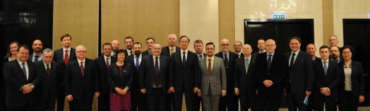 سىرتقى ىستەر ءمينيسترى ەۋروپالىق وداق ەلشىلەرىمەن ىنتىماقتاستىق جوسپارلارىن تالقىلادى