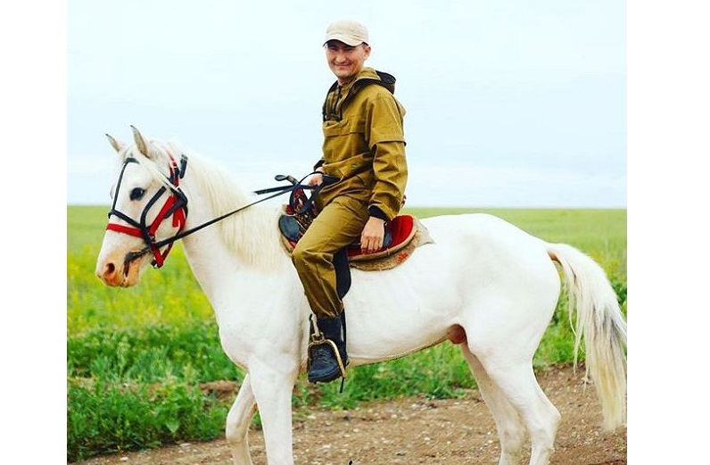 قالادا ات ۇستايتىن ناعىز قازاق