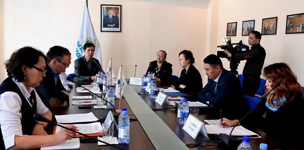 الماتىدا ەلباسى جولداۋىنا ارنالعان دوڭگەلەك ۇستەل ءوتتى