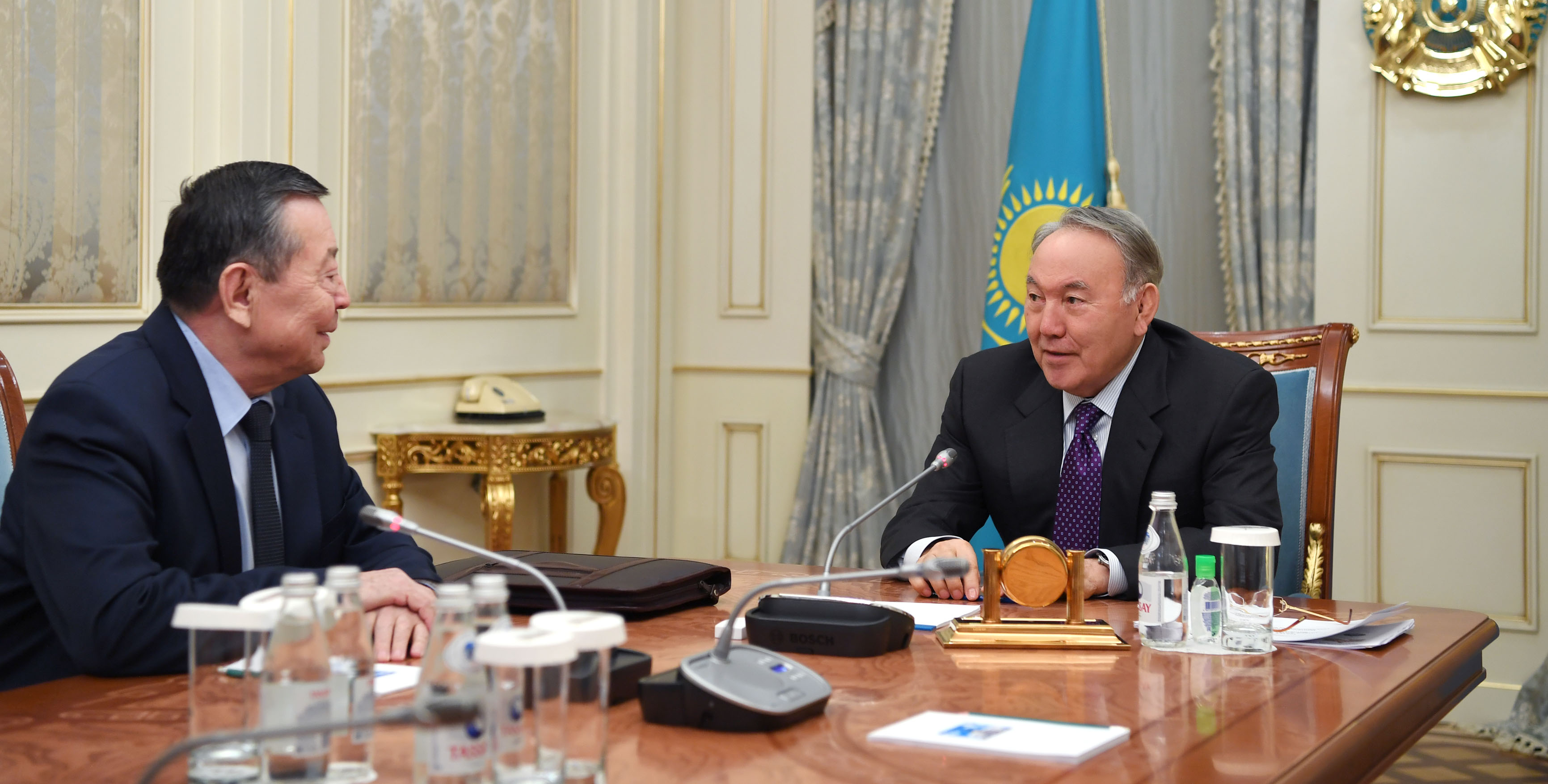 ەلباسى مەملەكەت قايراتكەرى جانىبەك كارىبجانوۆپەن كەزدەستى