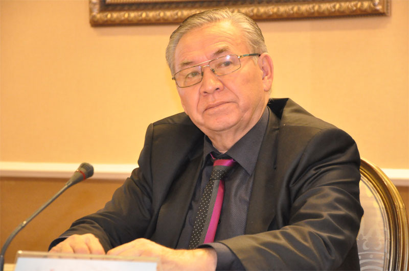 عاريفوللا ەسىم: بۇگىننەن باستاپ اتى-ءجونىمدى لاتىن گرافيكاسىندا جازامىن