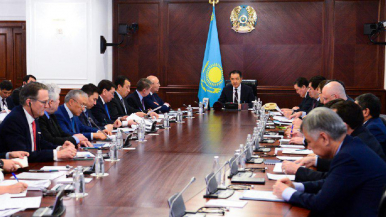 ب. ساعىنتاەۆ ازاماتتىق اۆياتسيانى دامىتۋ ماسەلەلەرى جونىندە كەڭەس وتكىزدى