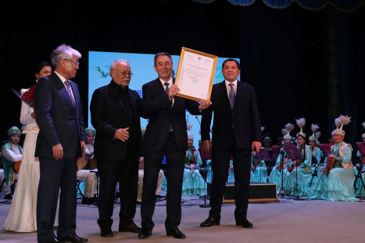 اتىراۋ وبلىستىق تەاترىنا «اكادەميالىق» مارتەبە سالتاناتتى تۇردە تابىستالدى