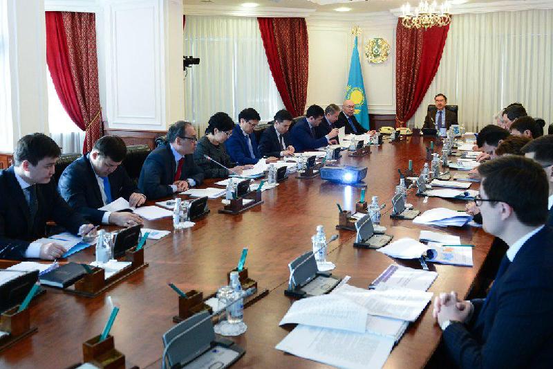 باقىتجان ساعىنتاەۆ وتاندىق ساراپشىلارمەن وڭىرلەردى دامىتۋ ماسەلەلەرىن تالقىلادى