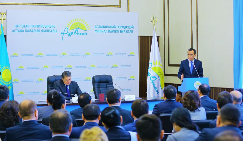 ماۋلەن اشىمباەۆ پارتيانىڭ ەلوردالىق اكتيۆىمەن كەزدەستى 