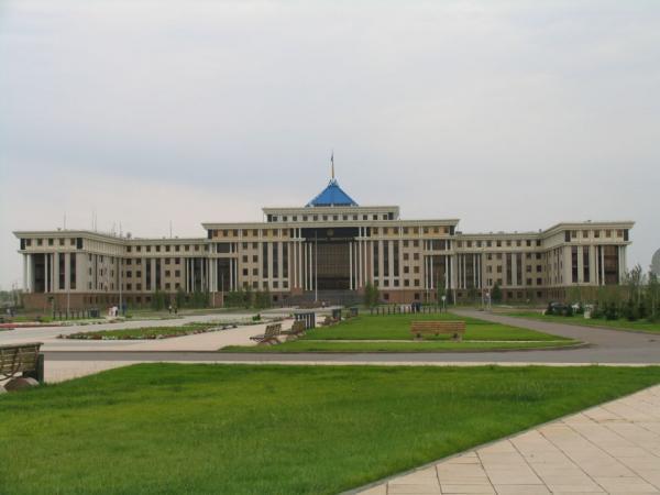 قورعانىس مينيسترلىگىنىڭ «وڭتۇستىك» وڭىرلىك قولباسشىلىعى بازاسىندا كوشپەلى وتىرىس وتتى