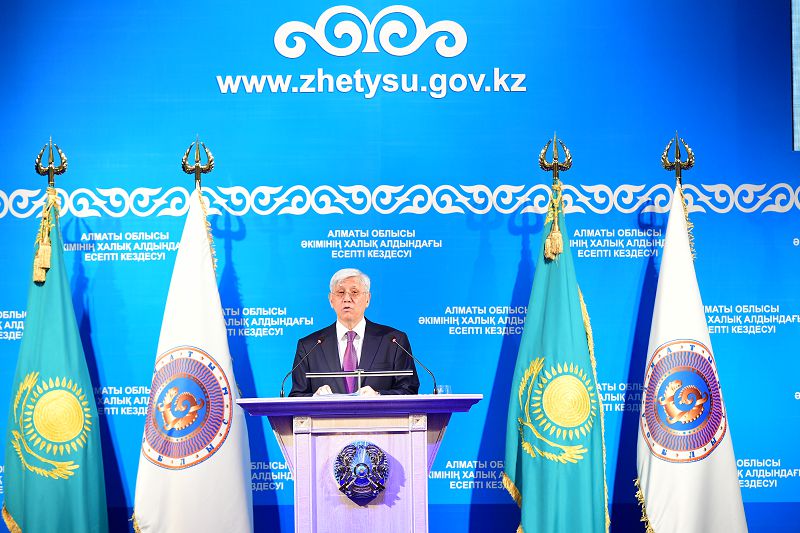 اكىم ەسەبىنە جەتىستىكتەر عانا ارقاۋ بولا ما؟
