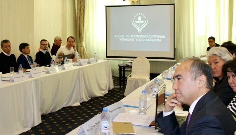 الماتىدا الەمدىك ەكونوميكا جانە ساياسات ينستيتۋتى الاڭىندا ساراپشىلار كەزدەسۋى ءوتتى