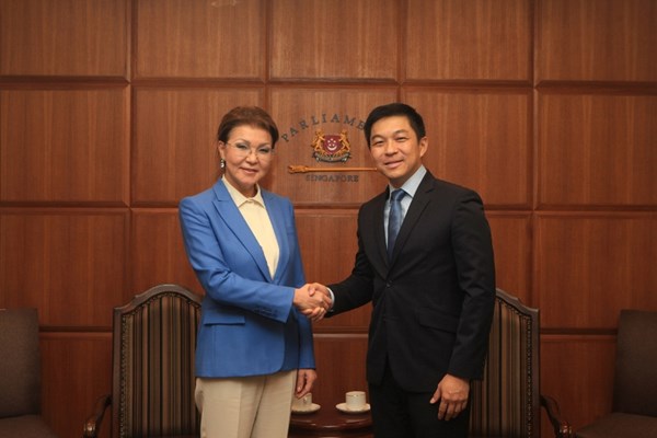 داريعا نازارباەۆا لي كۋان يۋ باعدارلاماسى بويىنشا سينگاپۋردا بولدى