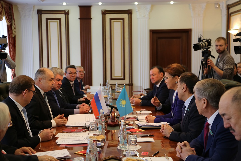 قازاقستان مەن رەسەيدىڭ پارلامەنتتىك ىنتىماقتاستىعى ارتا ءتۇستى