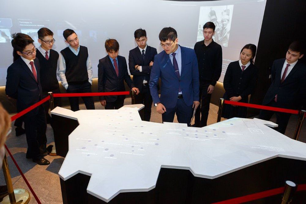 «ەمبىمۇنايگاز» اق ينتەراكتيۆتى مۇراجايعا ەكسكۋرسيا ۇيىمداستىرۋدى باستادى