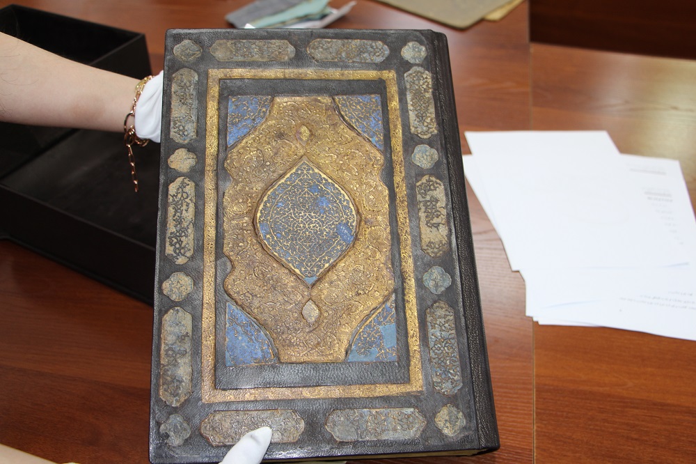 قاسيەتتى كىتاپ قالپىنا كەلتىرىلدى