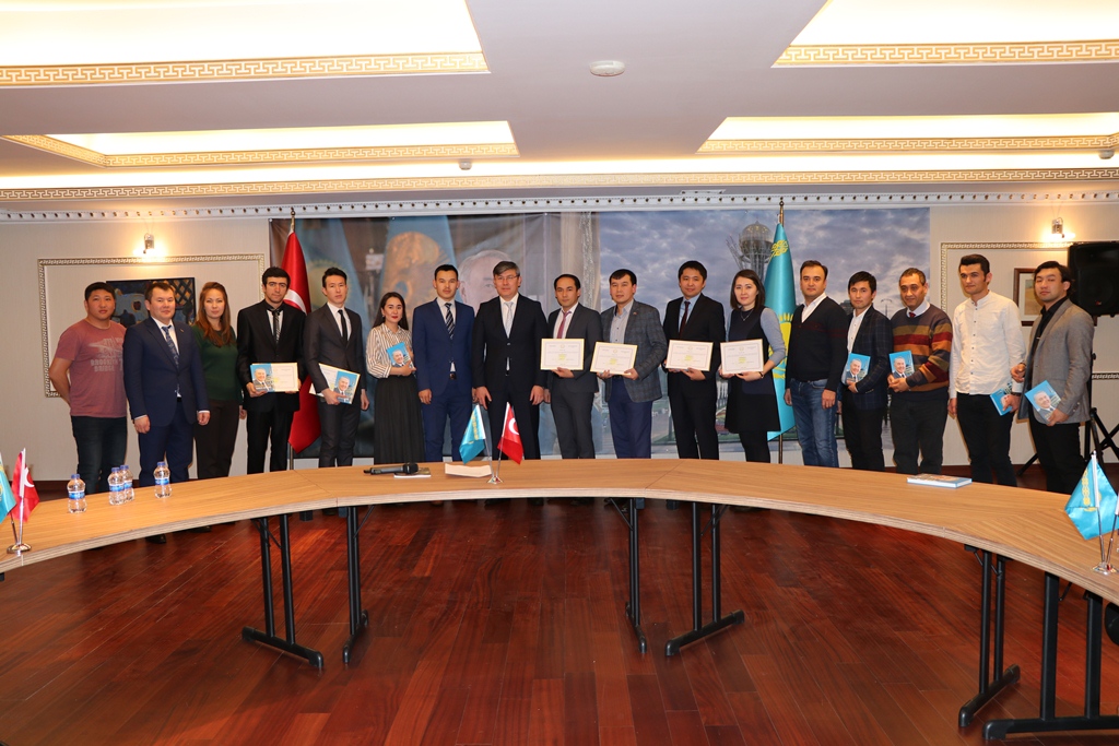 قازاقستاننىڭ تۇركياداعى ەلشىلىگىندە العىس ايتۋ كۇنىنە وراي دوڭگەلەك ۇستەل ءوتتى