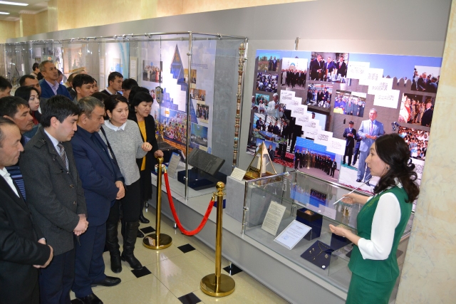 “ازىرەت سۇلتان” مەملەكەتتىك تاريحي-مادەني قورىق-مۋزەيى ۇجىمى شىمكەنتكە كەلدى