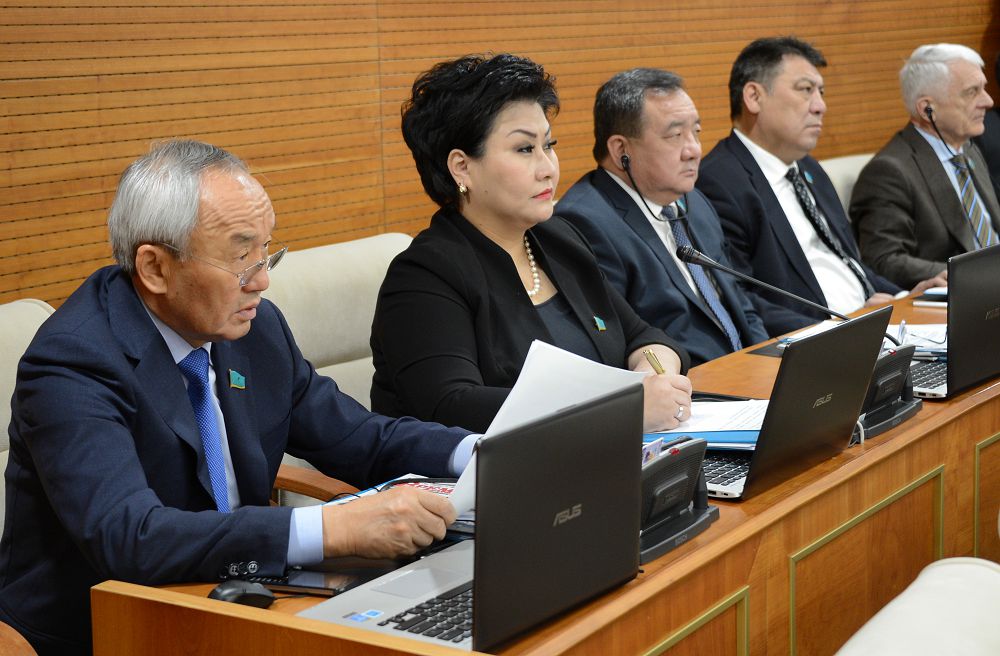 پارلامەنتشى پايىمى: ۇستازدار مۇددەسىن قورعاۋ – وزەكتى ماسەلە