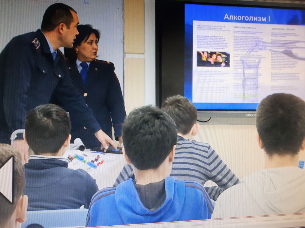 ماڭعىستاۋلىق پوليتسەيلەر مەكتەپ وقۋشىلارىمەن كەزدەستى