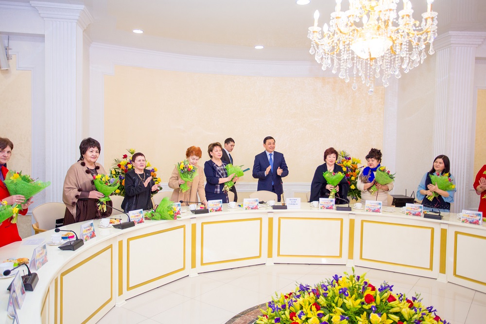 اقجايىقتىق ارۋلاردى مەرەكەمەن قۇتتىقتادى