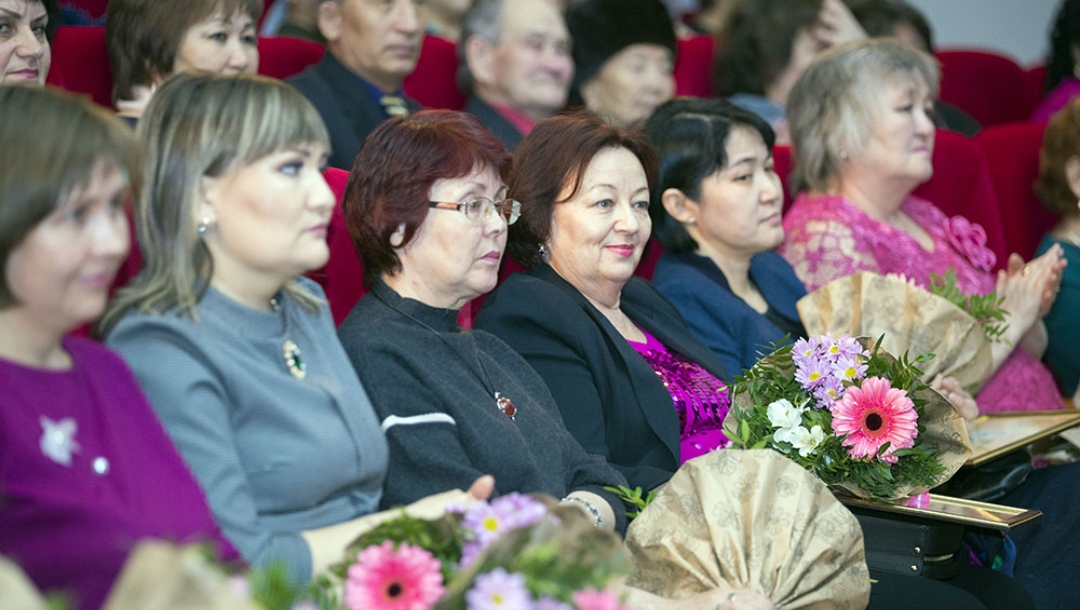 شىعىس قازاقستان تۇرعىندارىنىڭ 50 پايىزى - ايەلدەر قاۋىمى 